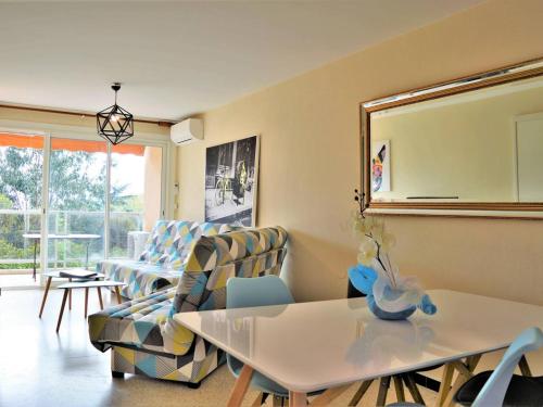 Appartement Le Lavandou, 2 pièces, 4 personnes - FR-1-251-295
