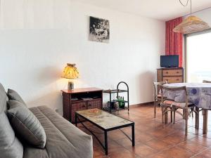 Appartement Appartement Le Lavandou, 2 pièces, 4 personnes - FR-1-251-376 Entrée A - Appartement N°23 - 5ème étage - 7 AVENUE CHARLES CAZIN 83980 Le Lavandou Provence-Alpes-Côte d\'Azur