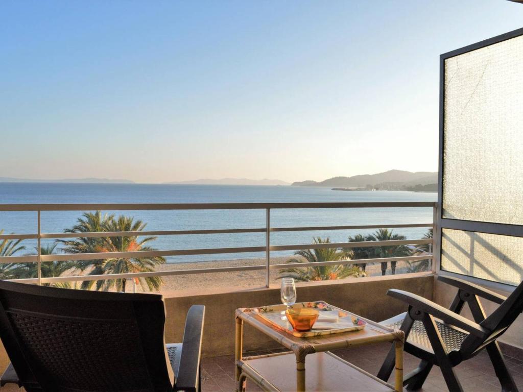 Appartement Le Lavandou, 2 pièces, 4 personnes - FR-1-251-379 Entrée B - Appartement N°21 - 4ème étage - 9 RUE CHARLES CAZIN, 83980 Le Lavandou