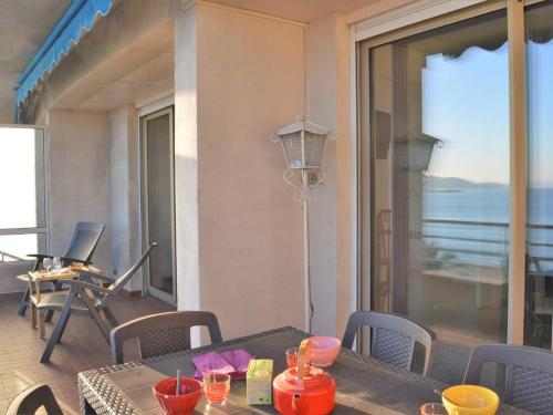 Appartement Le Lavandou, 2 pièces, 4 personnes - FR-1-251-379