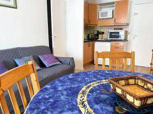 Appartement Le Lavandou, 2 pièces, 4 personnes - FR-1-251-93