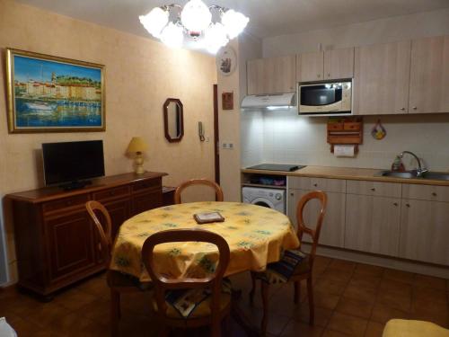 Appartement Le Lavandou, 2 pièces, 4 personnes - FR-1-308-127
