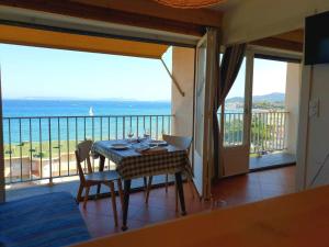 Appartement Appartement Le Lavandou, 2 pièces, 4 personnes - FR-1-308-160 18 Avenue Vincent Auriol Immeuble 5 - Appartement 113 83980 Le Lavandou Provence-Alpes-Côte d\'Azur