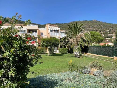 Appartement Le Lavandou, 2 pièces, 4 personnes - FR-1-308-164