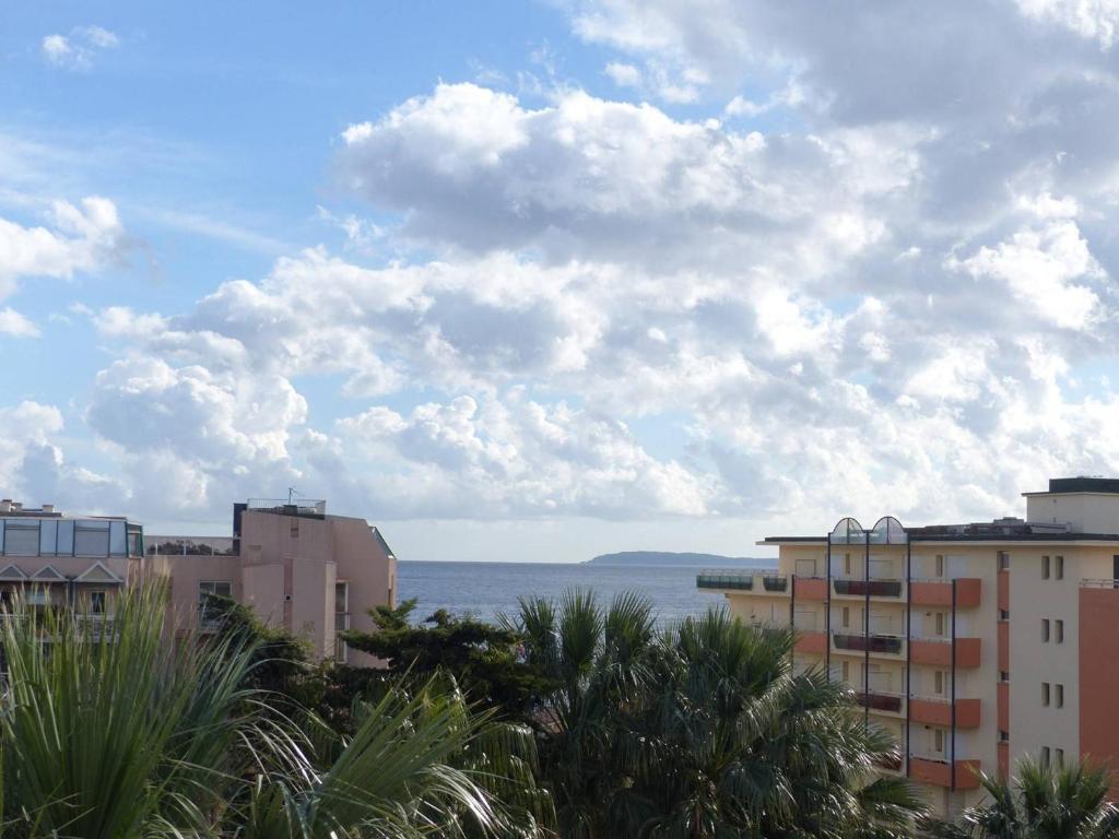 Appartement Appartement Le Lavandou, 2 pièces, 4 personnes - FR-1-308-47 3, Avenue du Président Vincent Auriol Entrée B -  le solarium  - 4ème étage 83980 Le Lavandou