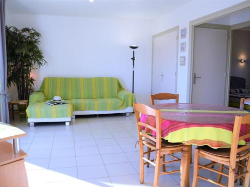 Appartement Le Lavandou, 3 pièces, 4 personnes - FR-1-251-25