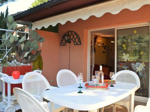Appartement Le Lavandou, 3 pièces, 4 personnes - FR-1-251-353