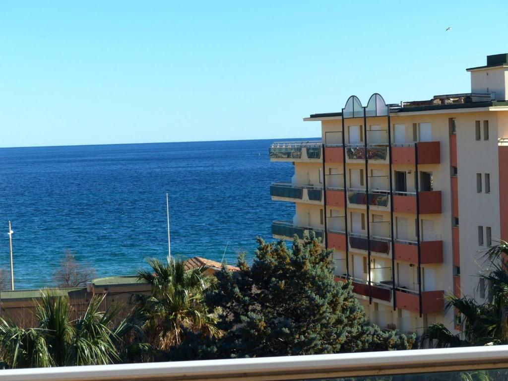 Appartement Appartement Le Lavandou, 3 pièces, 4 personnes - FR-1-308-122 3 AVENUE VINCENT AURIOL ENTREE A - LE SOLARIUM 83980 Le Lavandou