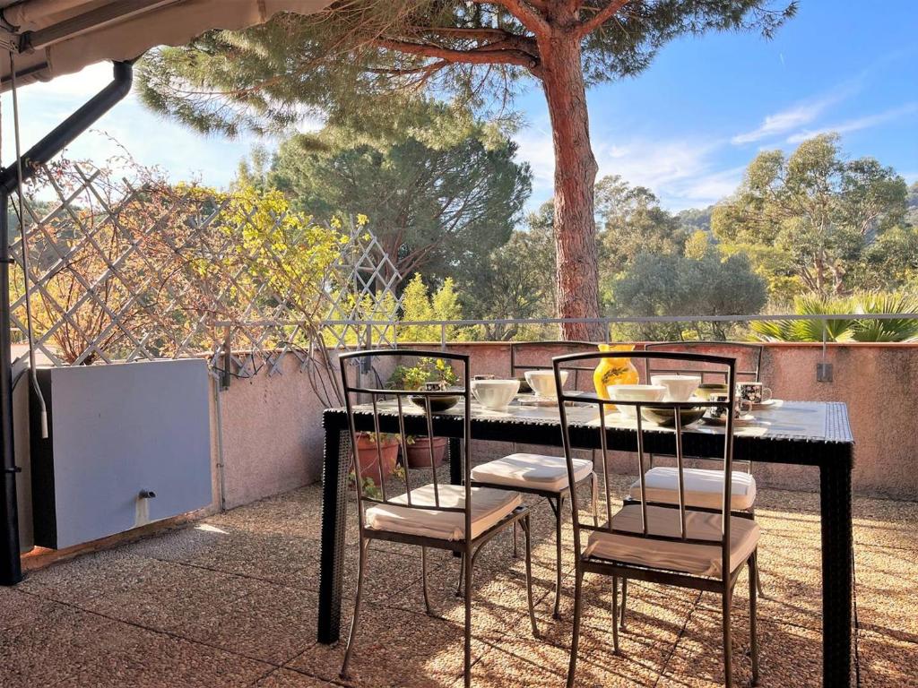 Appartement Le Lavandou, 3 pièces, 5 personnes - FR-1-251-448 AVENUE DES OISEAUX LES TERRASSES I- BATIMENT BARTAVELLE N° 23 - 1ER, 83980 Le Lavandou