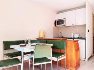 Appartement Le Lavandou, 3 pièces, 6 personnes - FR-1-251-440