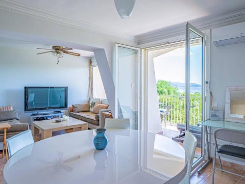 Appartement Le Lavandou, 3 pièces, 6 personnes - FR-1-610-69