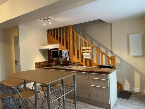 Appartement Le Mayet-de-Montagne, 3 pièces, 4 personnes - FR-1-489-375