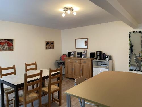 Appartement Le Mayet-de-Montagne, 3 pièces, 4 personnes - FR-1-489-375