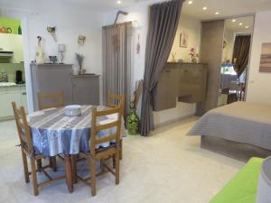 Appartement Appartement le Valmont 5° étage - 67 AVENUE CERNUSCHI 06500 Menton Provence-Alpes-Côte d\'Azur