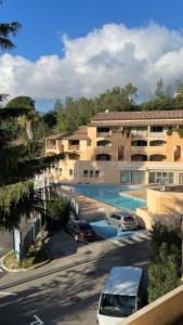 Appartement les 3 caps avec piscine et vue mer