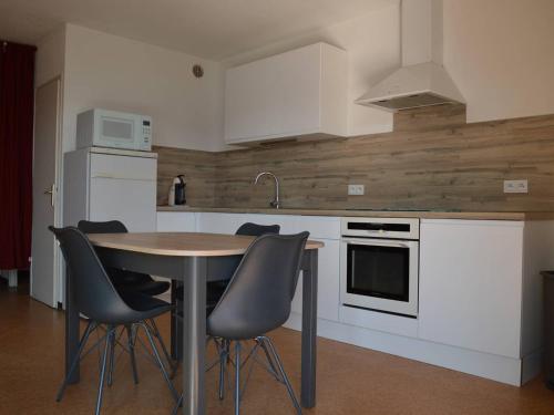 Appartement Les Angles, 2 pièces, 4 personnes - FR-1-593-67