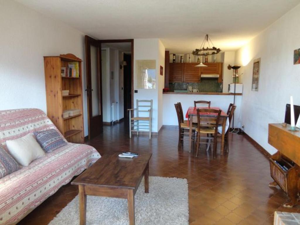 Appartement Appartement Les Carroz d'Arâches, 2 pièces, 6 personnes - FR-1-572-166 83 Route du Serveray 74300 Arâches-la-Frasse