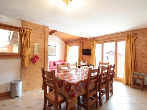 Appartement Les Carroz d'Arâches, 4 pièces, 8 personnes - FR-1-572-29