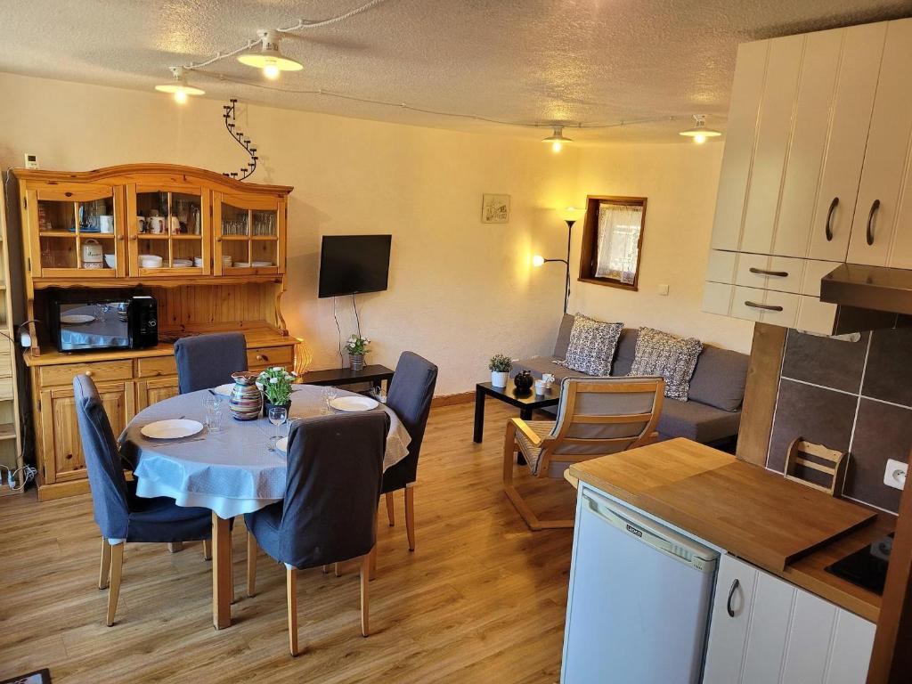 Appartement Les Gets, 3 pièces, 5 personnes - FR-1-598-23 2549 route des grandes alpes, 74260 Les Gets