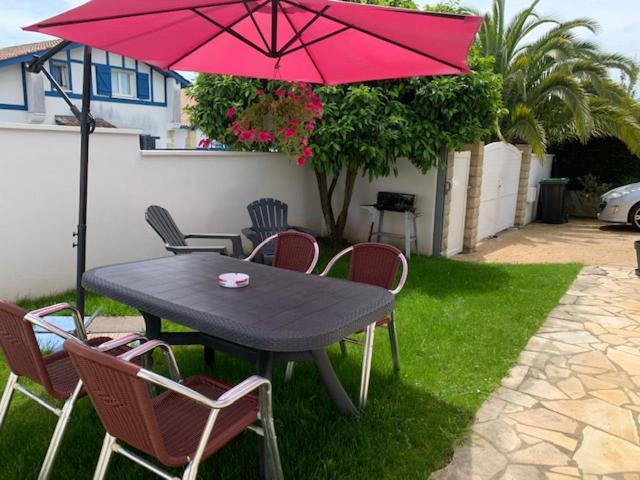 APPARTEMENT LES HIRONDELLES 2KM PLAGE-WiFI-JARDIN-PARKING-DRAPS ET SERVIETTES 22 Rue Zaldia, 64700 Hendaye