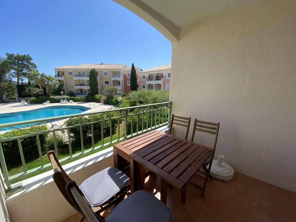 Appartement Appartement Les Issambres, 2 pièces, 4 personnes - FR-1-226-465 APPT N°123 RESIDENCE LE VILLAGE BOULEVARD DES OLIVIERS 83380 Roquebrune-sur Argens