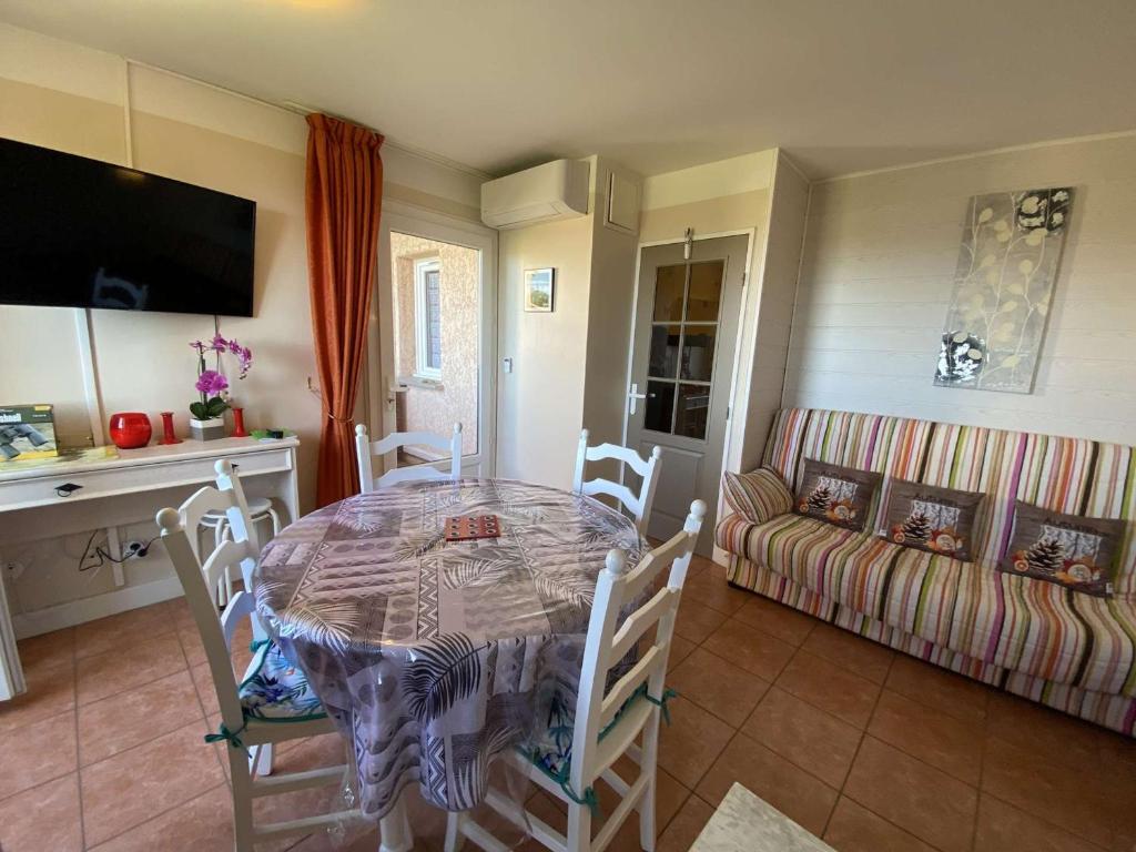 Appartement Appartement Les Issambres, 2 pièces, 6 personnes - FR-1-226-443 RESIDENCE BELLEVUE BAT 4 APPT N° 860 326 AVENUE DU PONANT 83380 Les Issambres