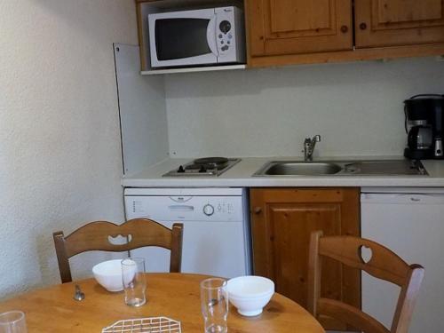 Appartement Les Menuires, 2 pièces, 4 personnes - FR-1-344-1023