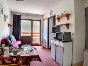 Appartement Les Menuires, 2 pièces, 4 personnes - FR-1-344-1034