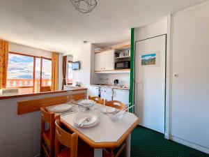 Appartement Les Menuires, 2 pièces, 4 personnes - FR-1-344-1078