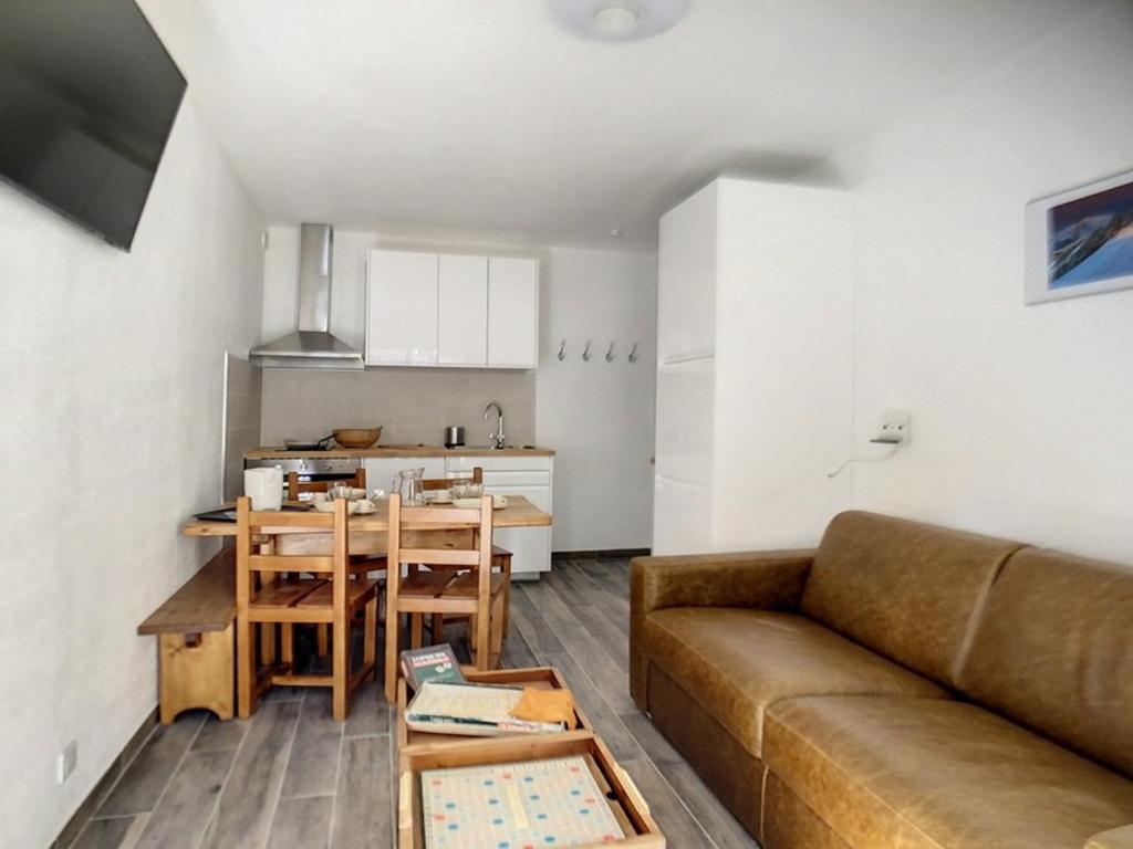 Appartement Les Menuires, 2 pièces, 4 personnes - FR-1-344-958 LES FONTANETTES, 73440 Les Menuires