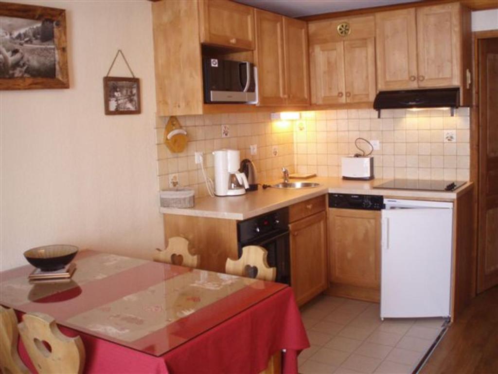 Appartement Appartement Les Menuires, 2 pièces, 4 personnes - FR-1-452-245 Balcon des Bruyères 73440 Les Menuires