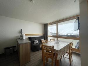 Appartement Les Menuires, 2 pièces, 4 personnes - FR-1-452-365