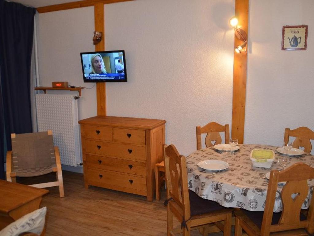 Appartement Appartement Les Menuires, 2 pièces, 4 personnes - FR-1-452-37 Croisette -  - La Croisette 73440 Les Menuires