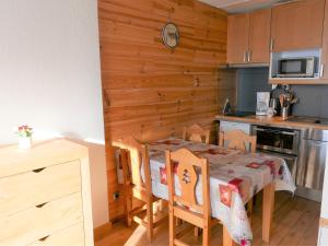 Appartement Les Menuires, 2 pièces, 4 personnes - FR-1-574-19