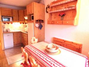Appartement Les Menuires, 2 pièces, 4 personnes - FR-1-574-30