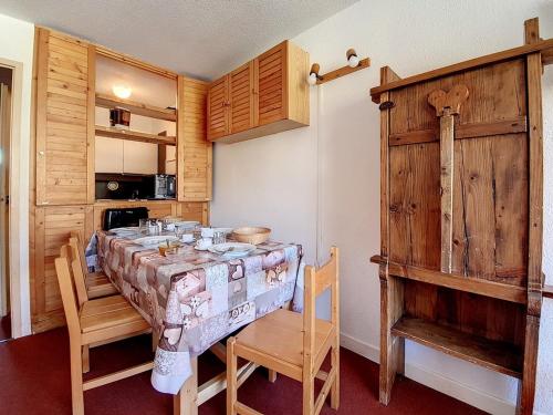 Appartement Les Menuires, 2 pièces, 5 personnes - FR-1-344-1001