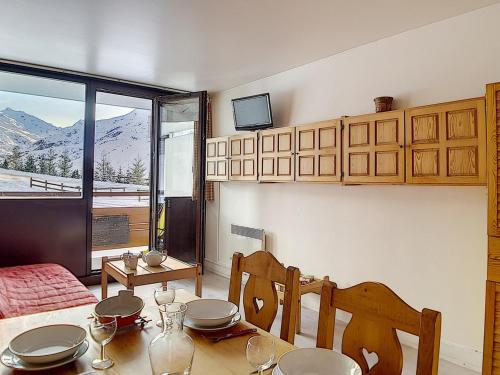 Appartement Les Menuires, 2 pièces, 5 personnes - FR-1-344-1016