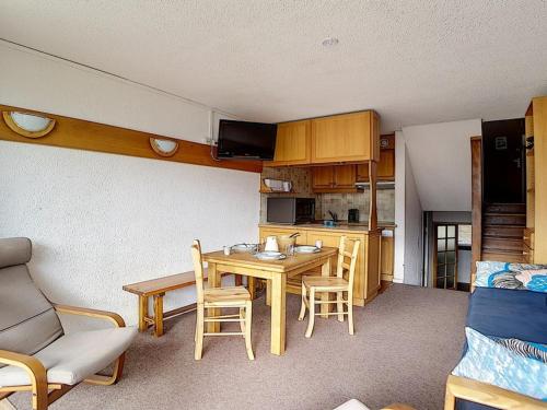 Appartement Les Menuires, 2 pièces, 5 personnes - FR-1-344-1040