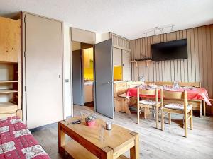 Appartement Les Menuires, 2 pièces, 5 personnes - FR-1-344-1106