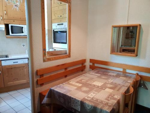 Appartement Les Menuires, 2 pièces, 5 personnes - FR-1-574-11