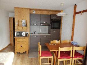 Appartement Les Menuires, 2 pièces, 5 personnes - FR-1-574-4