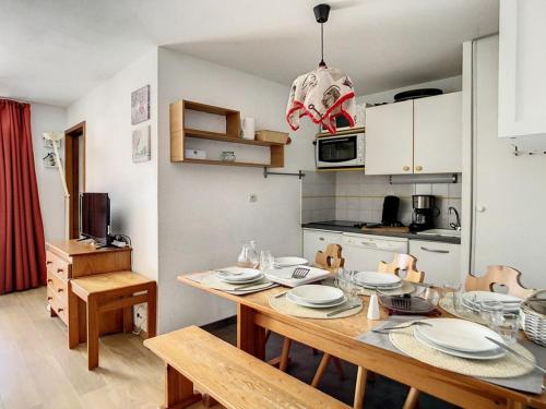 Appartement Les Menuires, 2 pièces, 6 personnes - FR-1-344-1143