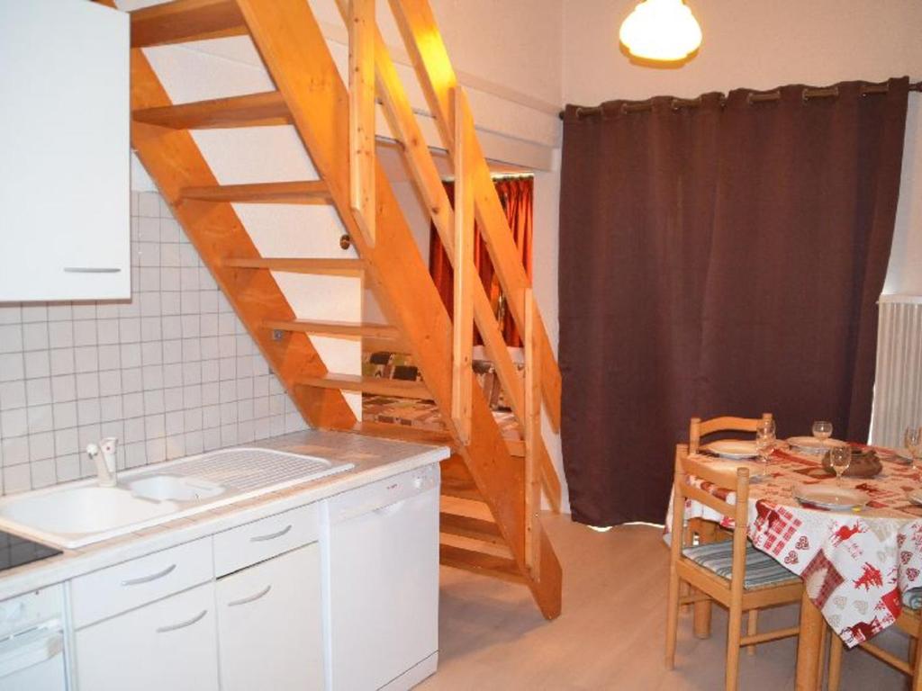 Appartement Appartement Les Menuires, 2 pièces, 6 personnes - FR-1-452-119 Fontanettes -  - 73440 Les Menuires