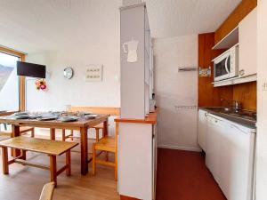 Appartement Les Menuires, 3 pièces, 8 personnes - FR-1-344-1008