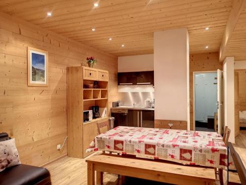 Appartement Les Menuires, 4 pièces, 6 personnes - FR-1-178-177