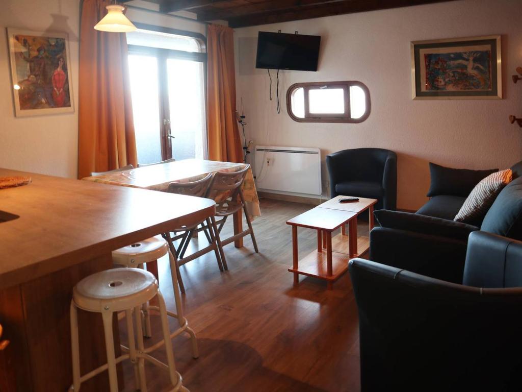 Appartement Appartement Les Orres, 2 pièces, 6 personnes - FR-1-322-220 Le Silhourais NÂ°76 - AllÃ©e Des Chamois - 05200 Les Orres