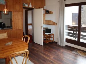 Appartement Appartement Les Orres, 2 pièces, 6 personnes - FR-1-322-458 LA CHAMOISIERE N°003 Chemin de Riou Sec 05200 Les Orres Provence-Alpes-Côte d\'Azur