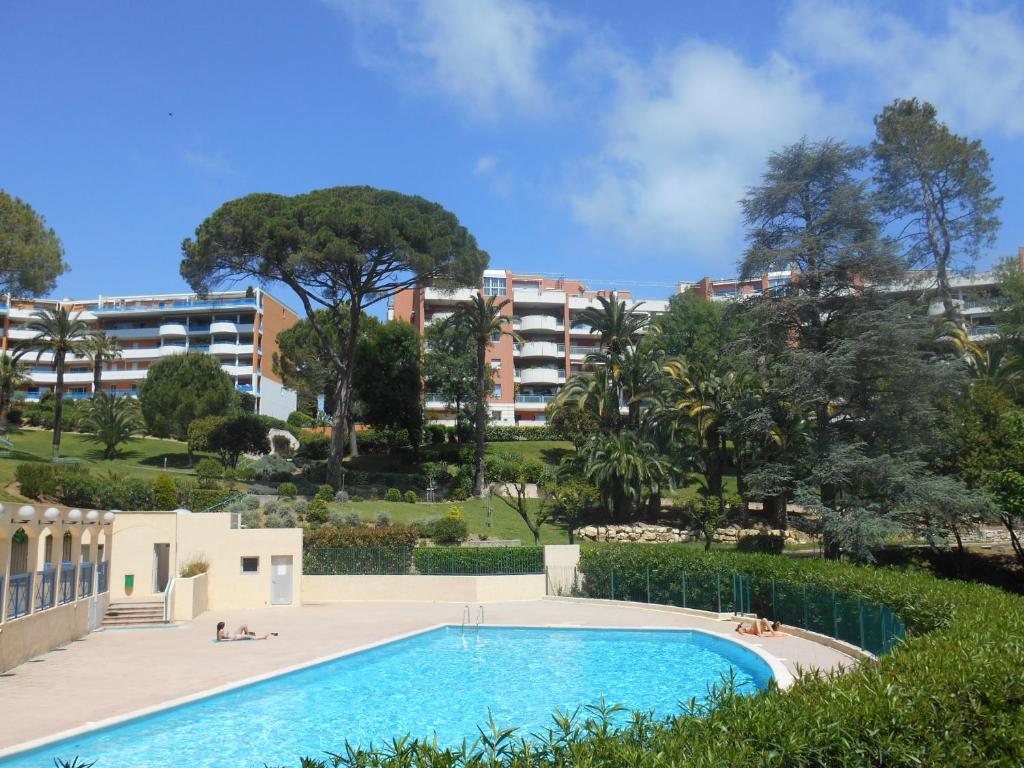 Appartement Les Palmiers - Vacances Cote d'Azur 124 Avenue Maurice Chevalier, 06150 Cannes
