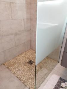 Appartement les pieds dans l'eau 300 m plage - 2 piscines