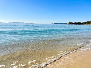 Appartement Appartement les pieds dans l'eau à Cavalière (Lavandou 83) 9 Avenue du Cap Nègre 83980 Le Lavandou Provence-Alpes-Côte d\'Azur